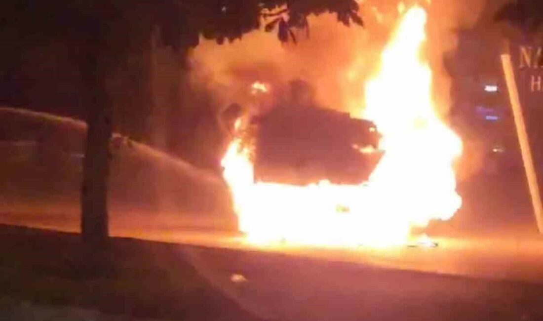 Bursa'nın Nilüfer ilçesinde, metrelerce sürüklenen araç alev aldı.