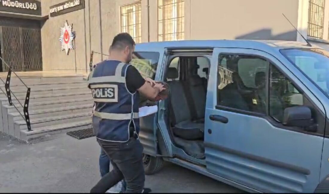 32 yıl aranaması olan zanlı, gece kulubünde yakalandı 32 YIL ARANAMASI OLAN ZANLI, GECE KULUBÜNDE YAKALANDI