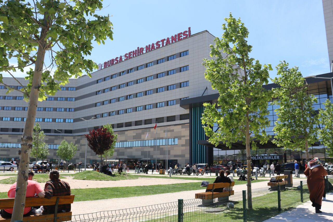 Sağlık hizmetlerinin kalitesi ve geniş kapsamlı tedavi imkanları ile dikkat