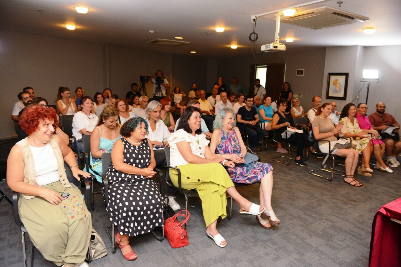 NİLÜFER BELEDİYESİ, YAZIEVİ BULUŞMALARI KAPSAMINDA MİSİ YAZIEVİ'NDE EDEBİYATSEVERLERLE BULUŞAN YAZAR