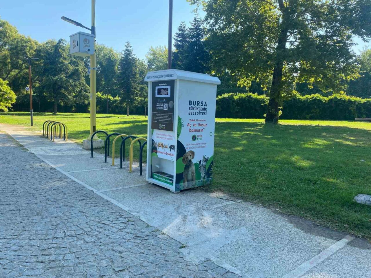 BURSA BÜYÜKŞEHİR BELEDİYESİ, KENTİN FARKLI NOKTALARINA YERLEŞTİRDİĞİ MAMAMATİK OTOMATLARIYLA PLASTİK,