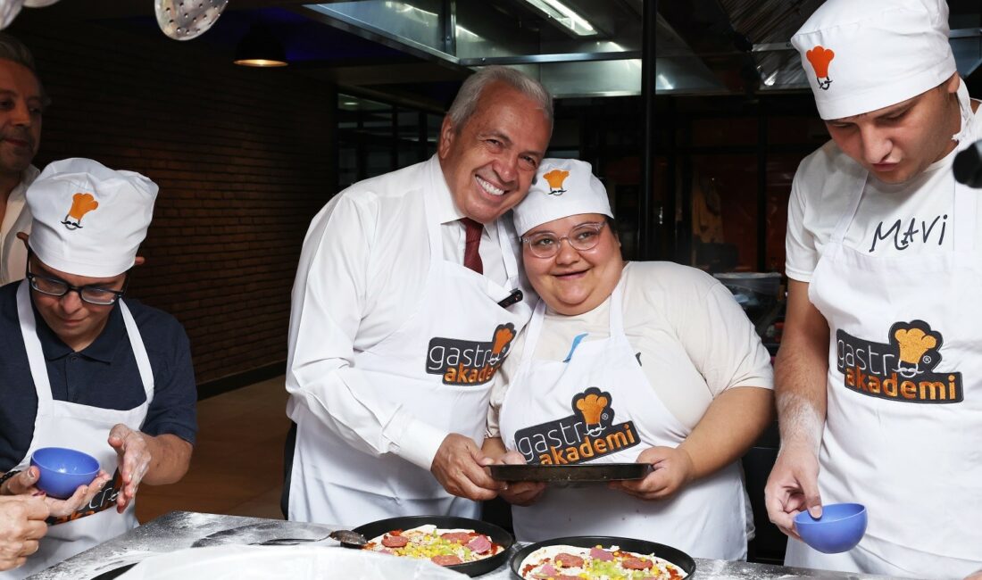 Başkan Şadi Özdemir, özel çocuklarla pizza yaptı NİLÜFER BELEDİYESİ BİZİM EV ENGELLİLER SOSYAL YAŞAM DESTEK MERKEZİ KATILIMCILARI,