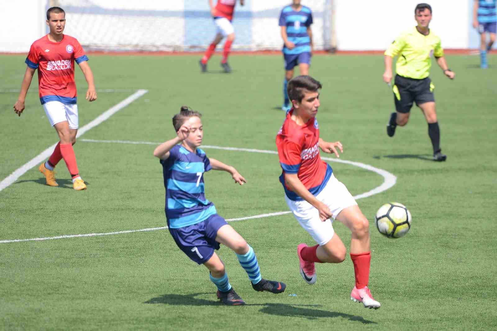 BURSALI GENÇ FUTBOLCU SERTAN VATANSEVER, BULGARİSTAN’IN SON YILLARDA YÜKSELEN DEĞERİ