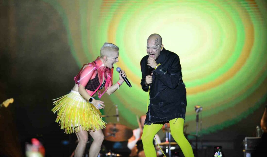 SON DÖNEMİN EN POPÜLER MÜZİK GRUPLARINDAN BÜYÜK EV ABLUKADA, MERİNOS