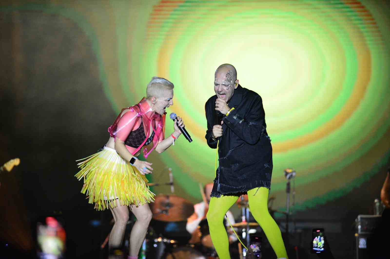 SON DÖNEMİN EN POPÜLER MÜZİK GRUPLARINDAN BÜYÜK EV ABLUKADA, MERİNOS