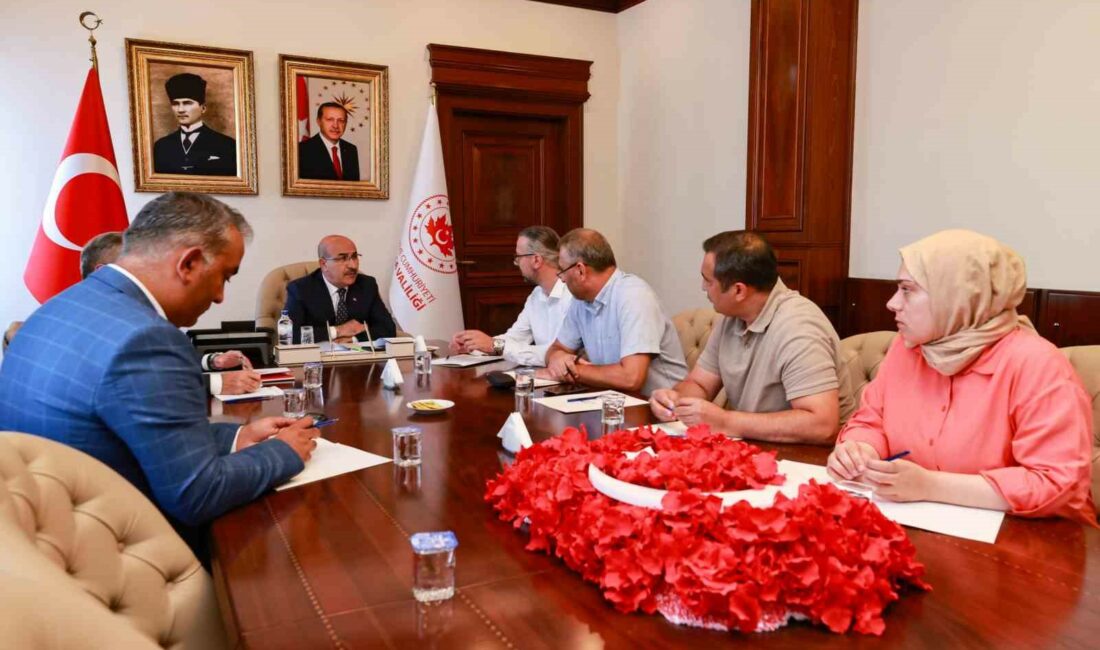 Bursa Valisi Demirtaş zincir market temsilcileriyle görüştü BURSA VALİSİ DEMİRTAŞ, ZİNCİR MARKET TEMSİLCİLERİYLE GÖRÜŞTÜ