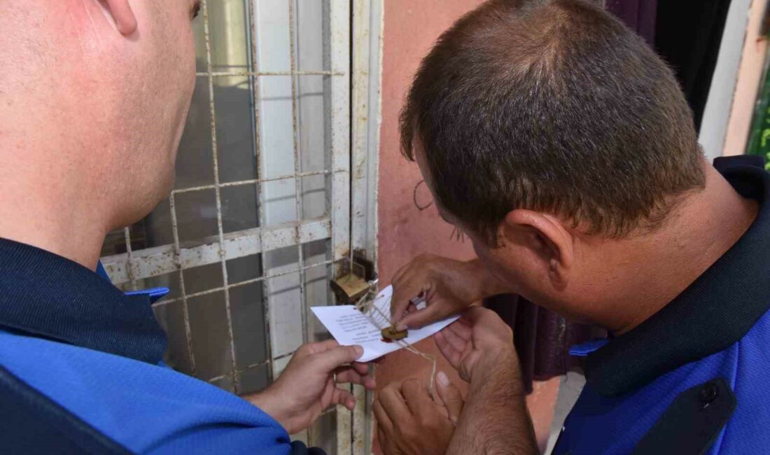 Bursa Yenişehir’de kaçak olarak çalıştırılan yabancı uyrukluların dükkanları mühürlendi YENİŞEHİR BELEDİYESİ ZABITA MÜDÜRLÜĞÜ EKİPLERİ, İLÇEDE RUHSATSIZ OLARAK FAALİYET GÖSTERDİĞİ