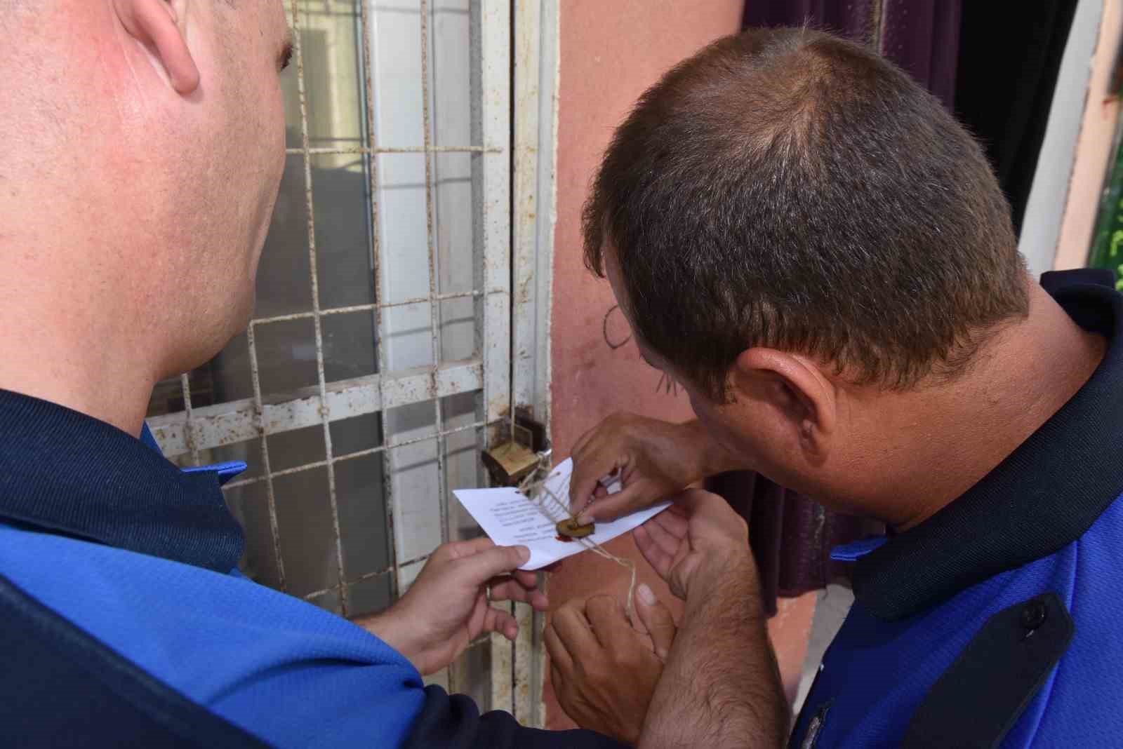 YENİŞEHİR BELEDİYESİ ZABITA MÜDÜRLÜĞÜ EKİPLERİ, İLÇEDE RUHSATSIZ OLARAK FAALİYET GÖSTERDİĞİ