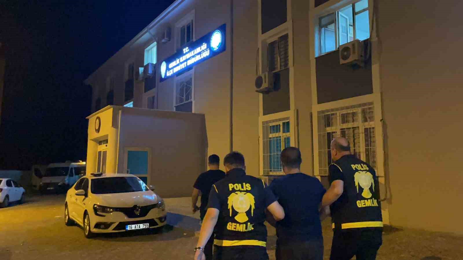 GEMLİK İLÇESİNDE DÜN GECE 3 KİŞİYİ SİLAHLA YARALAYAN ZANLI, POLİS