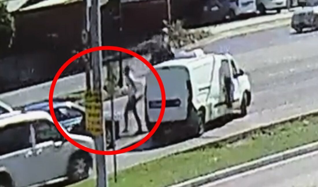 Bursa’da eski nişanlısını vuran kişi kendini öldürdü BURSA'DA ESKİ NİŞANLISININ SEVGİLİSİ OLDUĞU ÖĞRENEN 27 YAŞINDAKİ KİŞİ CİNNET