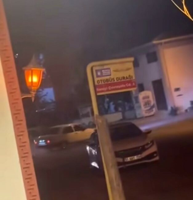 Bursa’da dakikalarca drift attı, vatandaş çileden çıktı BURSA'DA SOKAK ÜZERİNDE DRİFT ATAN OTOMOBİL VATANDAŞI ÇİLEDEN ÇIKARDI