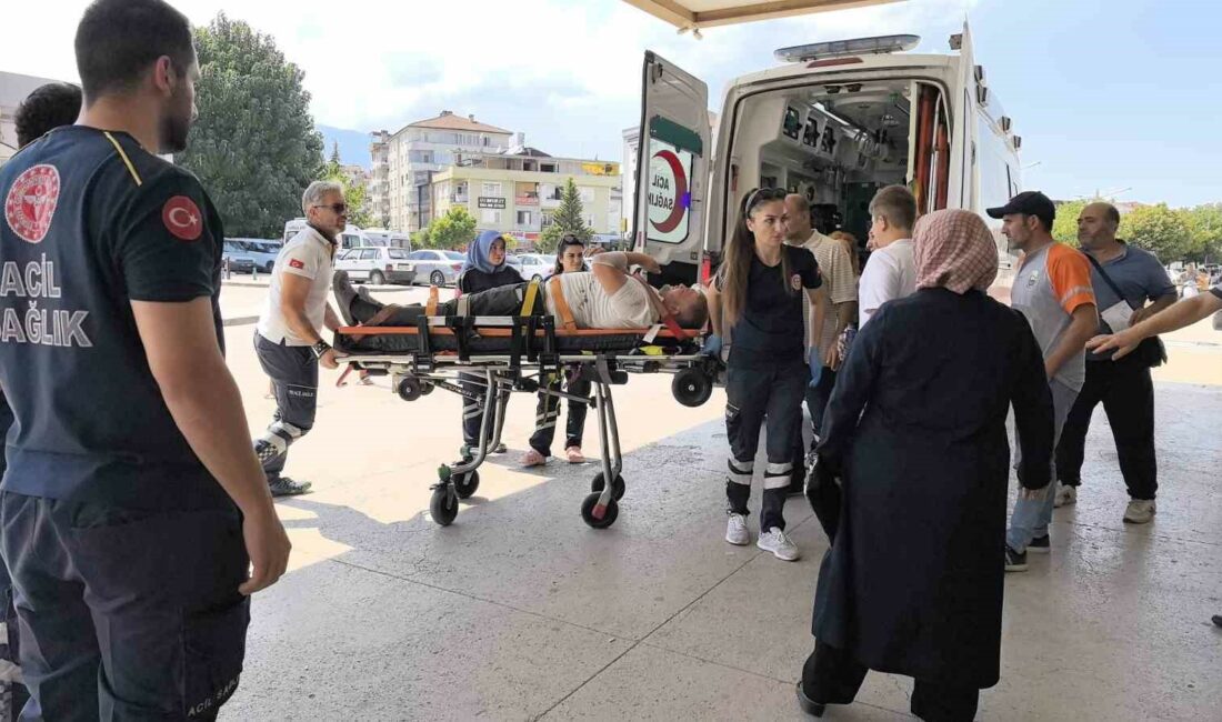 Bursa’da 2 ambulans kamyonetle çarpıştı, 7 kişi yaralandı BURSA'NIN İNEGÖL İLÇESİNDE 2 AMBULANS İLE KAMYONET ÇARPIŞTI. KAZADA 6'SI
