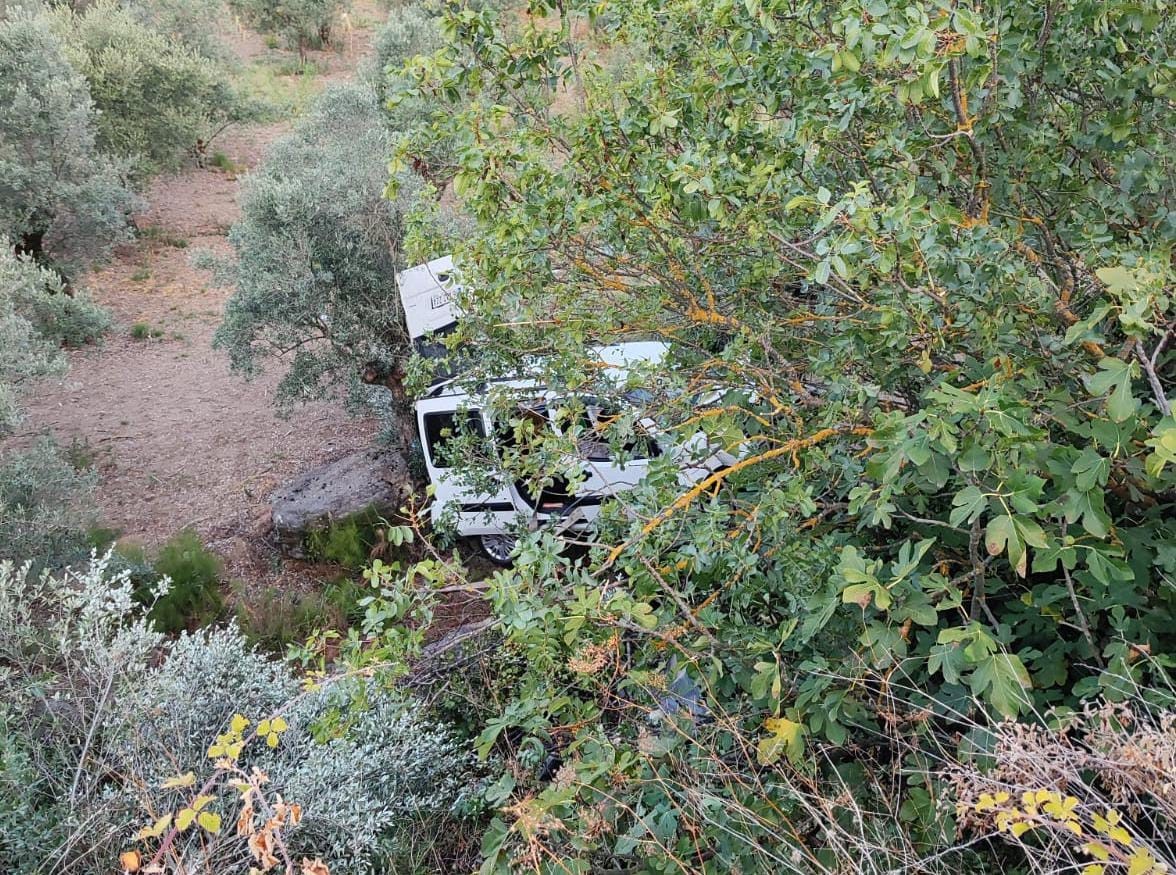 GEMLİK-ARMUTLU YOLU ÜZERİNDE MEYDANA GELEN TRAFİK KAZASINDA BİR KİŞİ HAYATINI