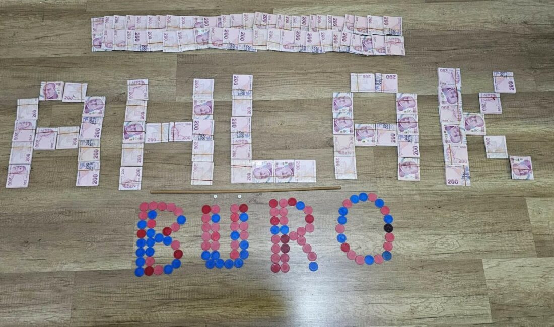 Bursa’da kumarhaneye suçüstü baskın : 5 gözaltı BURSA'DA KUMARHANEYE SUÇÜSTÜ BASKIN : 5 GÖZALTI