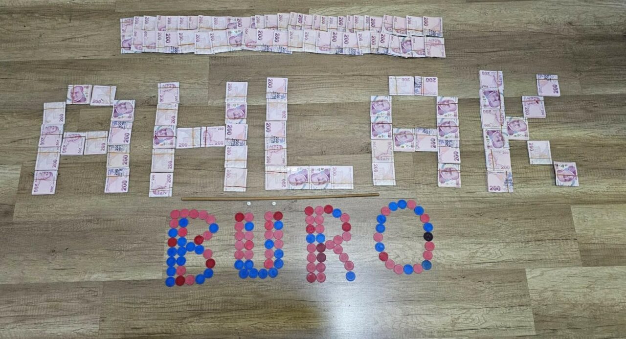 BURSA'DA KUMARHANEYE SUÇÜSTÜ BASKIN : 5 GÖZALTI