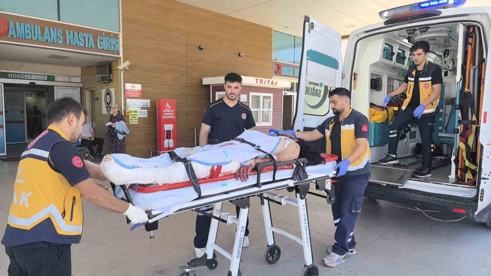 BURSA'NIN İNEGÖL İLÇESİNDE MEYDANA GELEN KAZADA HAFİF TİCARİ ARAÇ İLE