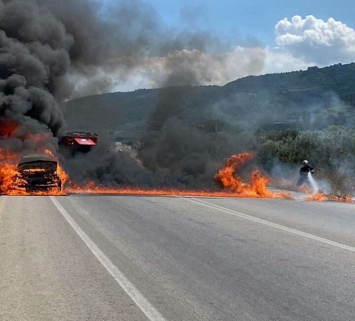 Bursa’da otomobil alevlere teslim oldu BURSA'NIN İZNİK İLÇESİNDE BİR OTOMOBİL, YOLUN ORTASINDA CAYIR CAYIR YANDI.