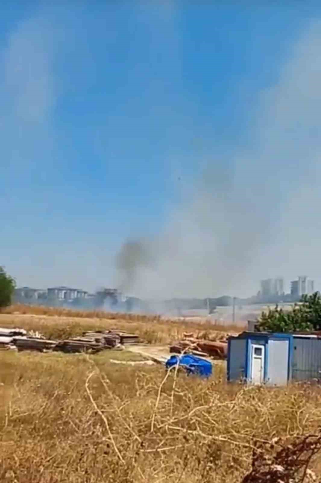 YANGIN ÇIKTI EKİPLER MÜDAHALE ETTİ