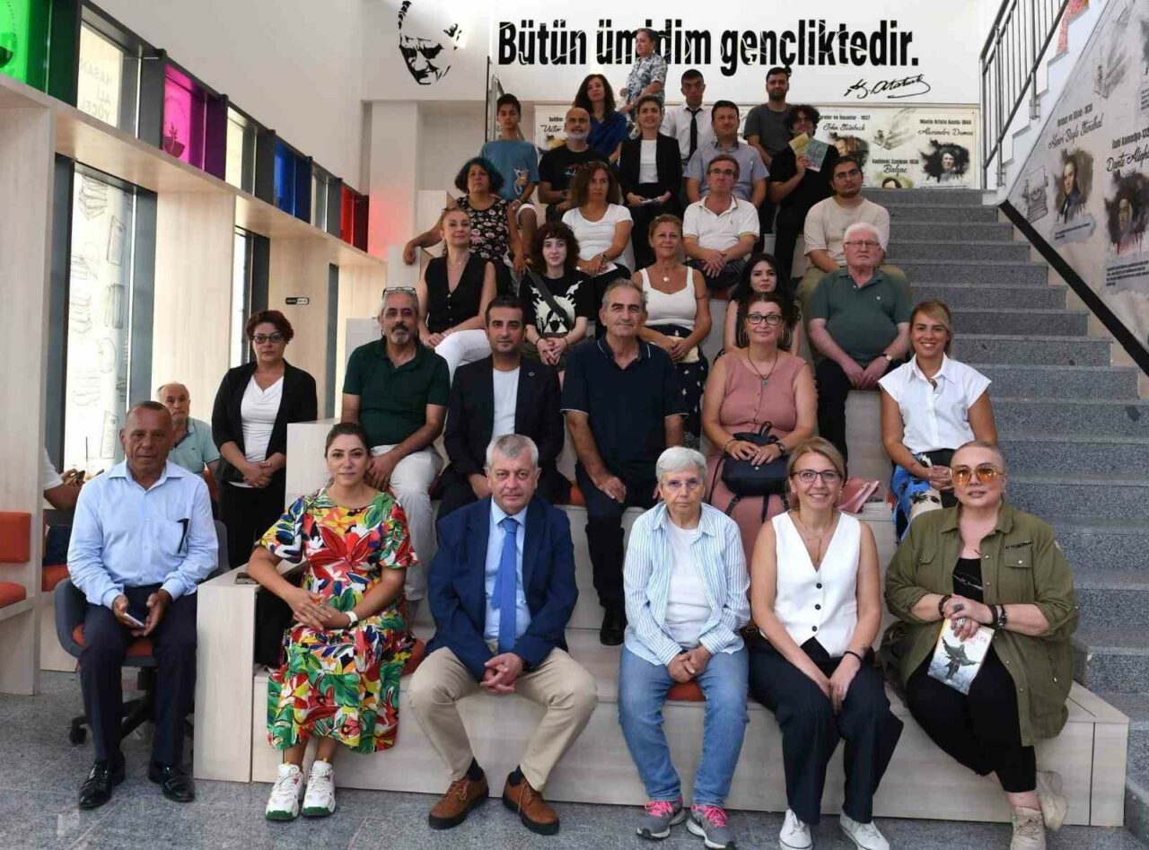 Bursalı kitap severler, Osmangazi’de buluştu DÜNYA KİTAP SEVERLER GÜNÜ'NDE OSMANGAZİ BELEDİYESİ TARAFINDAN KENTE KAZANDIRILAN HASAN