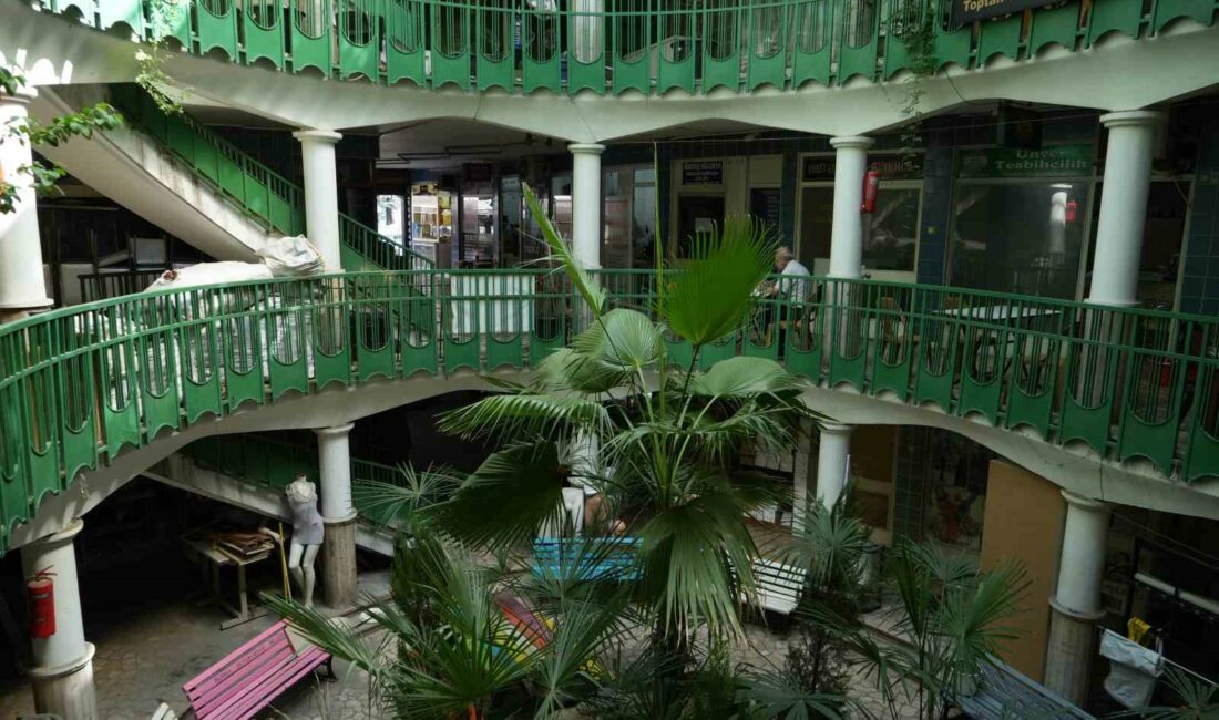 BURSA’DA OSMANGAZİ İLÇESİ TAHTAKALE MAHALLESİ’NDE YER ALAN AHŞAP HAN, MİMARİSİYLE