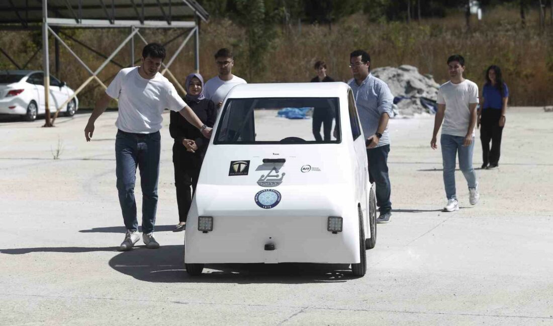Bursa’nın otonom aracı finalde yarışacak OTAGG, KAMPÜS İÇERİSİNDE DOLAŞACAK OTONOM ARACIN TANITIMINI YAPTI