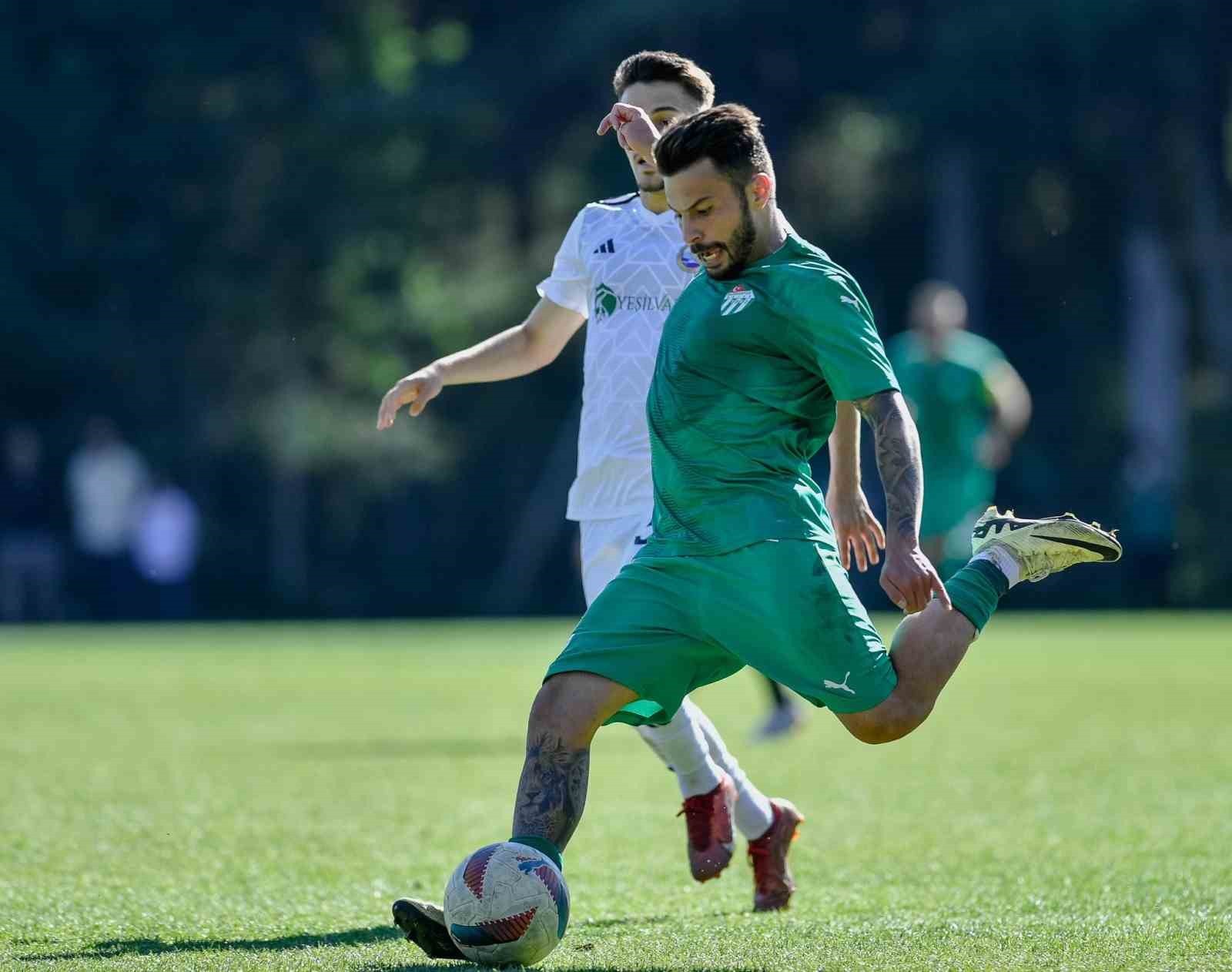 BURSASPOR ANTRENMAN MAÇINDA KÜÇÜKÇEKMECE SİNOPSPOR'A 1-0 MAĞLUP OLDU.