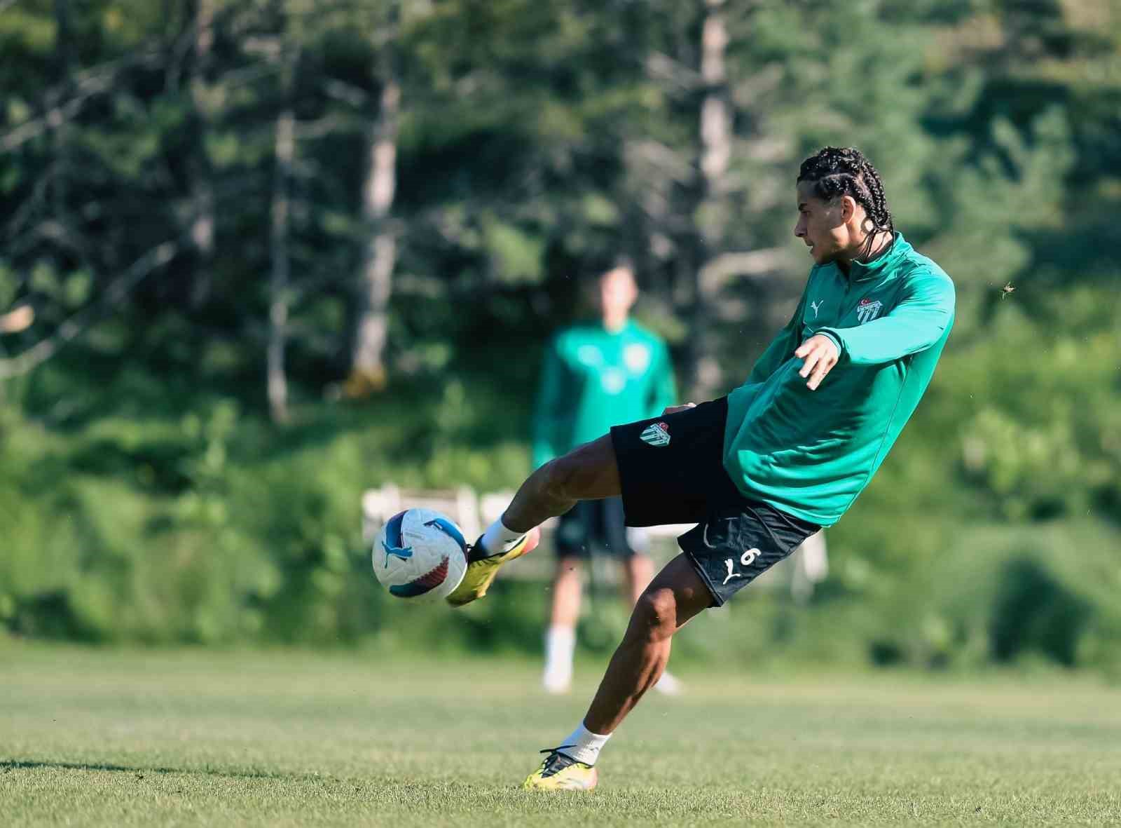 BURSASPOR'DA YENİ SEZON HAZIRLIKLARI BOLU'DA DEVAM EDİYOR.