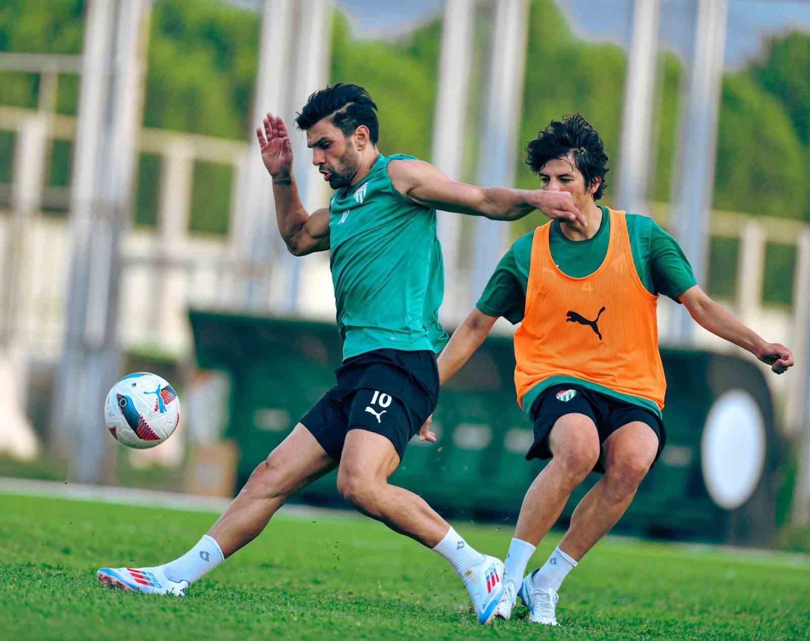 BURSASPOR TAKTİK ANTRENMAN YAPTI.