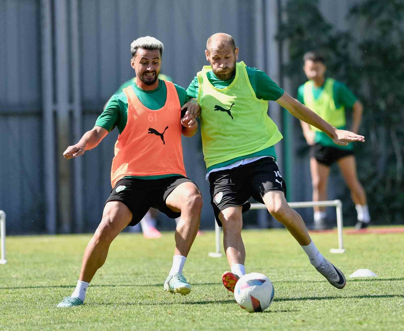 BURSASPOR'DA HAZIRLIKLAR TÜM HIZIYLA DEVAM EDİYOR.