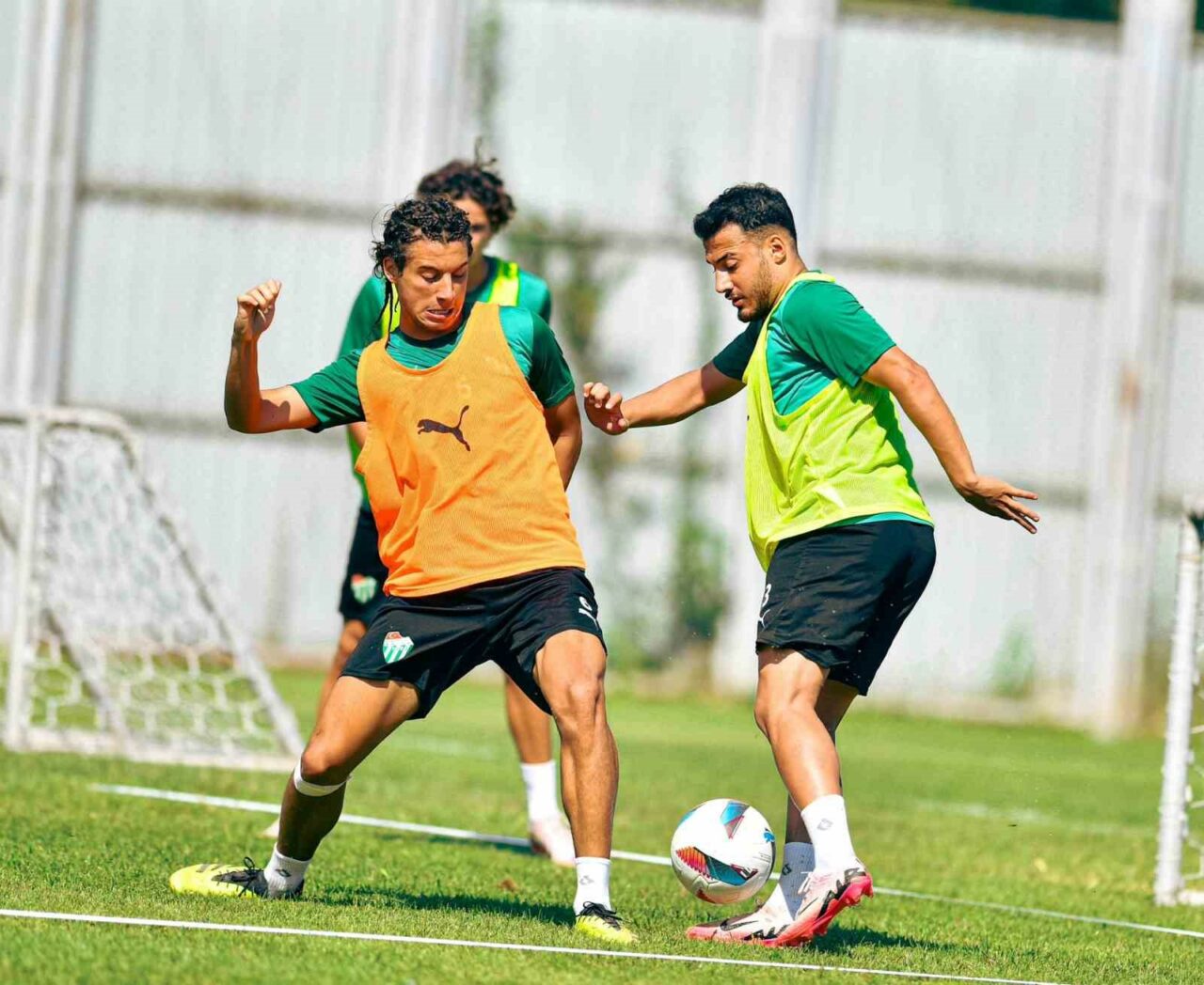 BURSASPOR'DA YENİ SEZON HAZIRLIKLARI TÜM HIZIYLA SÜRÜYOR.