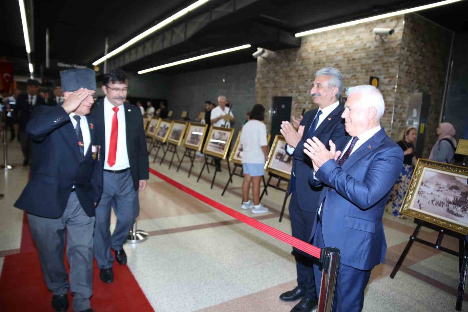 BURSA'DA 30 AĞUSTOS ZAFER BAYRAMI COŞKUYLA KUTLANIRKEN, BURULAŞ TARAFINDAN ZAFER