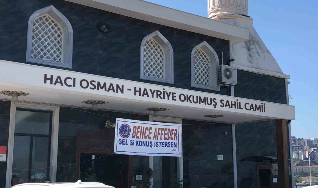 GEMLİK İLÇESİNDEKİ SAHİL CAMİİ DİN GÖREVLİSİNİN HAZIRLADIĞI AFİŞ, HALKTAN YOĞUN