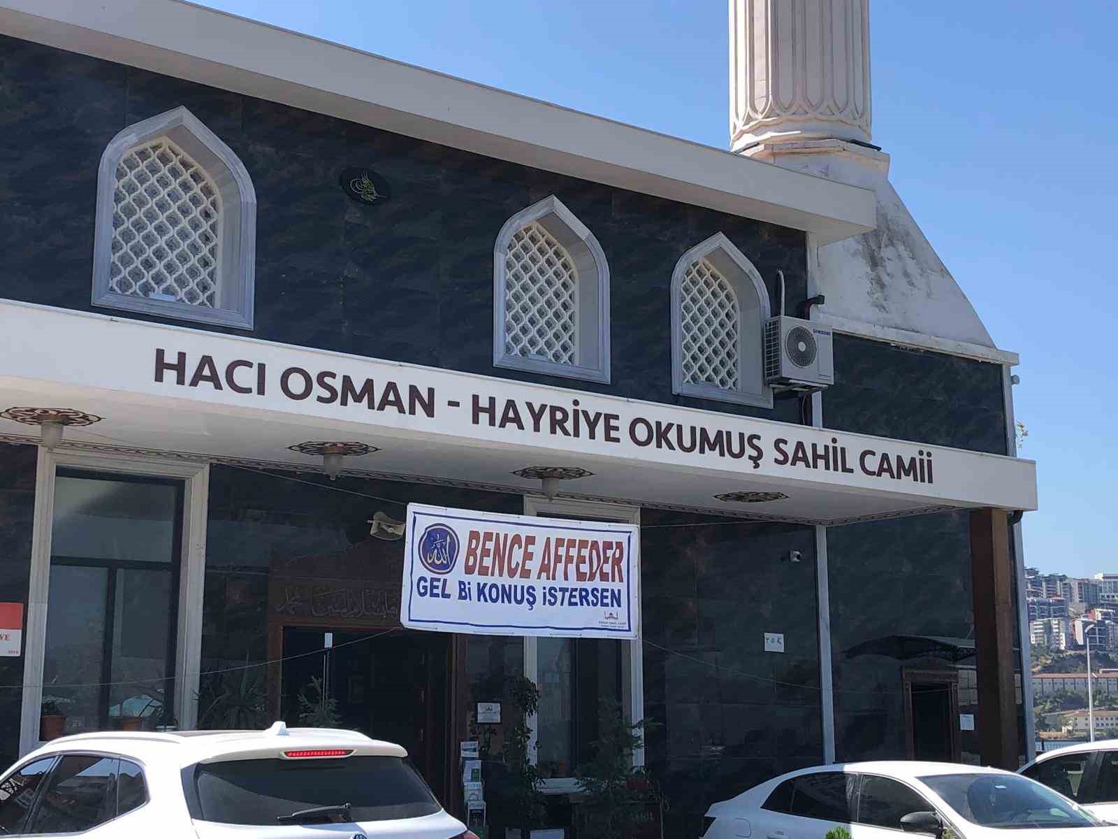 GEMLİK İLÇESİNDEKİ SAHİL CAMİİ DİN GÖREVLİSİNİN HAZIRLADIĞI AFİŞ, HALKTAN YOĞUN