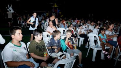 NİLÜFER BELEDİYESİ’NİN ÇOCUKLAR İÇİN HAZIRLADIĞI AÇIK HAVA SİNEMASI GÖSTERİMLERİ BAŞLADI.