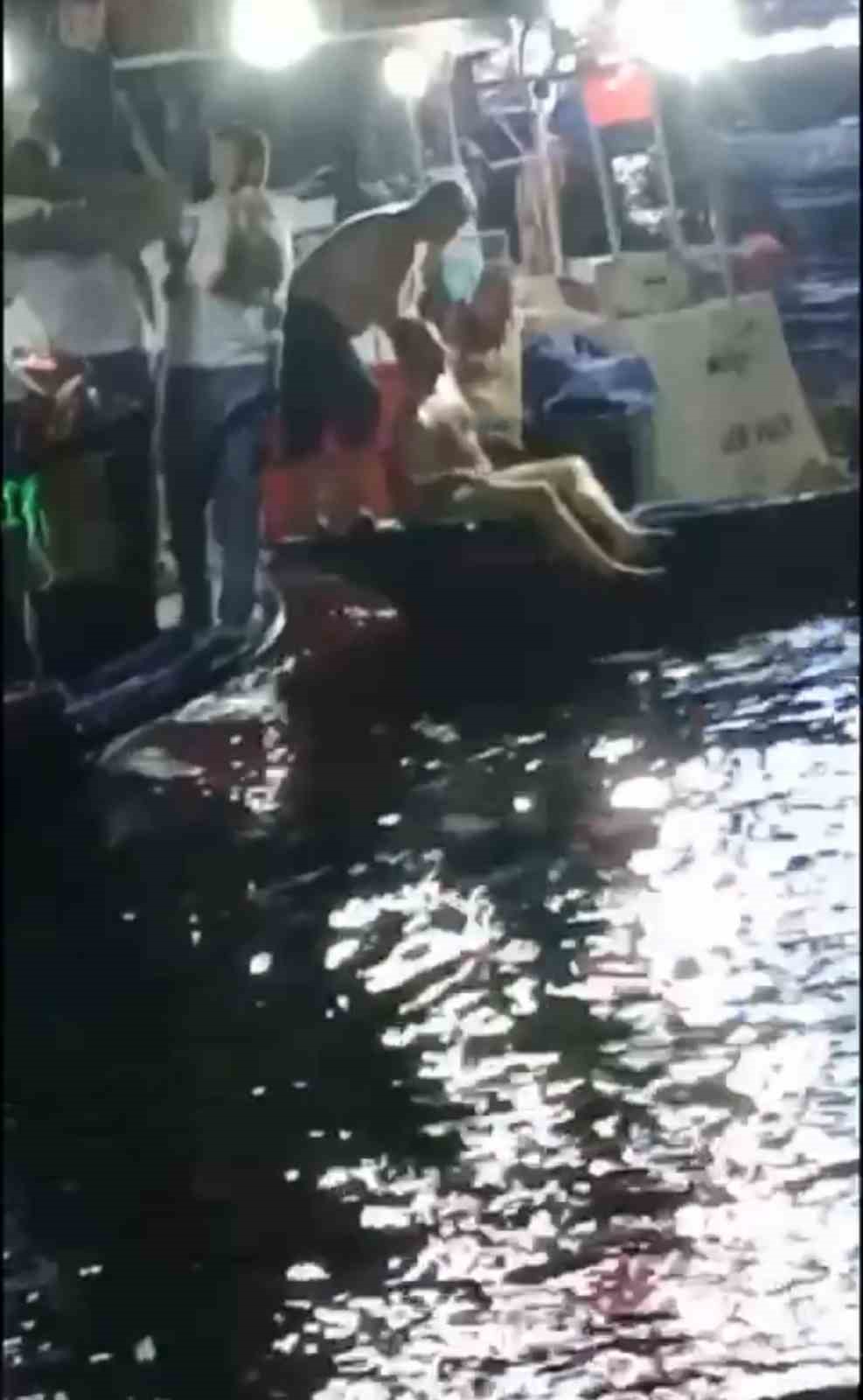 BURSA'NIN GEMLİK İLÇESİNDE SARHOŞ BİR ŞAHIS DENİZE GİRDİ. DENİZDE BOĞULMA