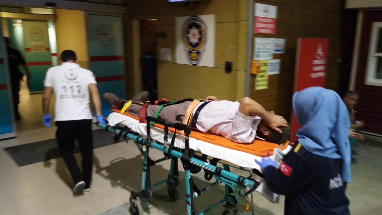 DEVRİLEN TRAKTÖRÜN SÜRÜCÜSÜNÜ KABİN KORUDU