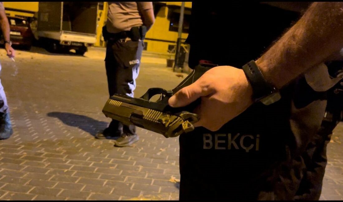 Devriye atan ekipleri görünce tabancayı kaldırıma attı DEVRİYE ATAN EKİPLERİ GÖRÜNCE TABANCAYI KALDIRIMA ATTI