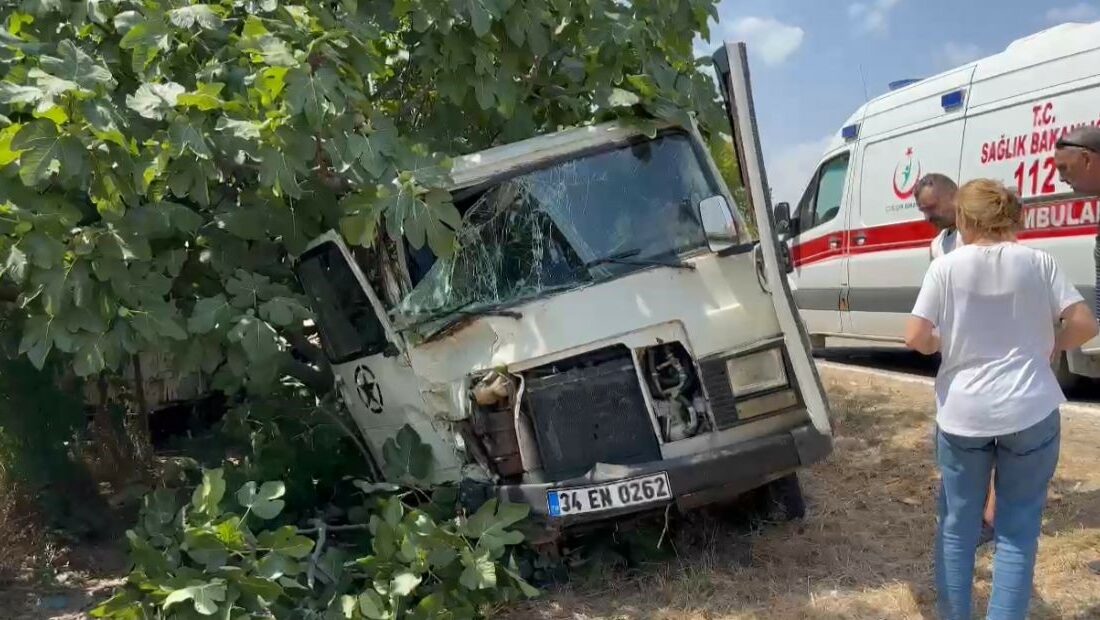 Direksiyon hakimiyetini kaybeden minibüs tarlaya uçtu BURSA'NIN İZNİK İLÇESİNDE SÜRÜCÜSÜNÜN KONTROLÜNDEN ÇIKAN MİNİBÜS TARLAYA UÇTU. KAZADA
