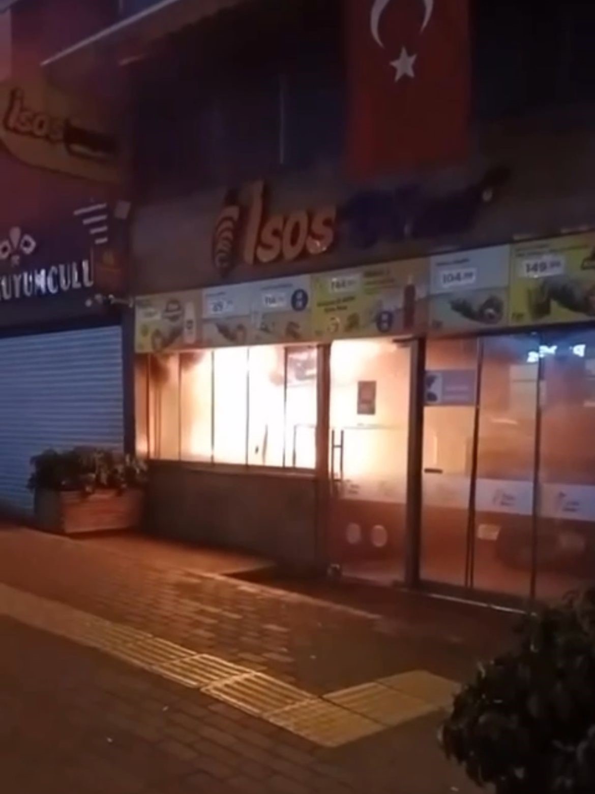 DÖNERCİ DÜKKANI ALEV ALEV YANDI, BİNA SAKİNLERİ PANİK DOLU ANLAR