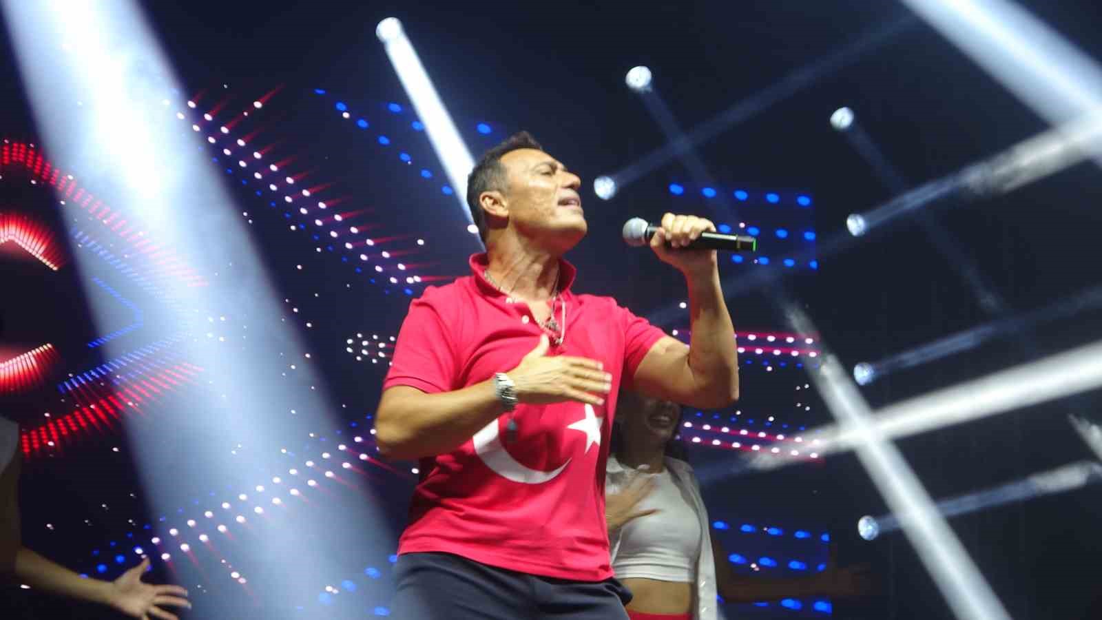 DOWNTOWN YAŞAM VE EĞLENCE MERKEZİ TARAFINDAN DÜZENLENEN 30 AĞUSTOS ZAFER