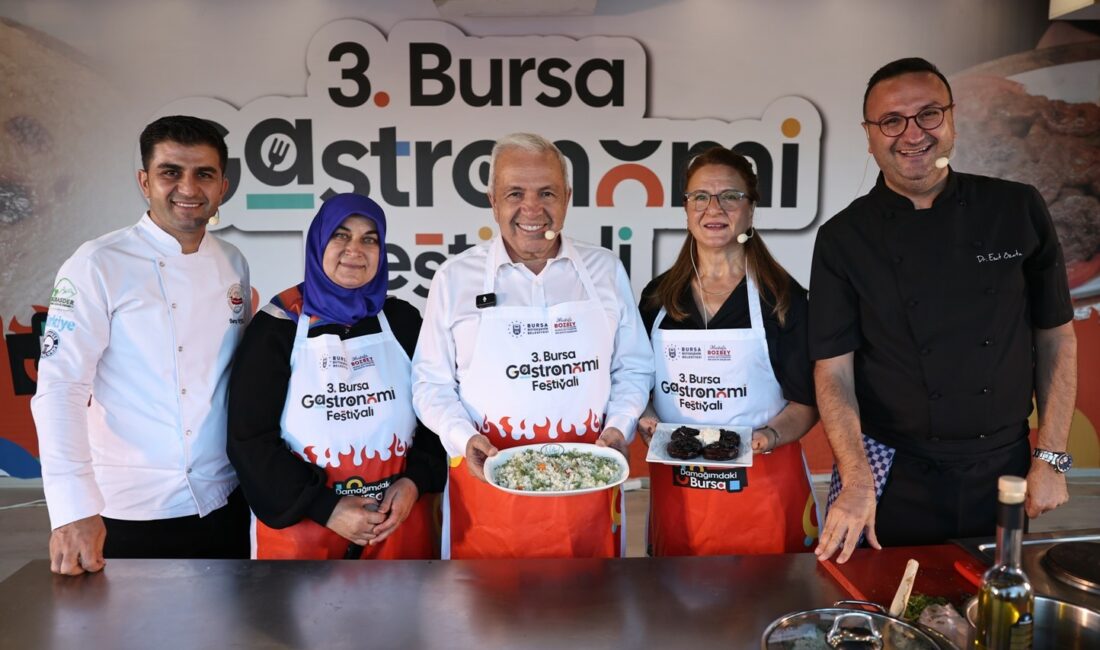 Gastronomi tırı Nilüfer’de BURSA'NIN FARKLI İLÇELERİNİ GEZİP, YÖRESEL LEZZETLERİ TANITAN ‘GASTRONOMİ TIRI’NIN BU