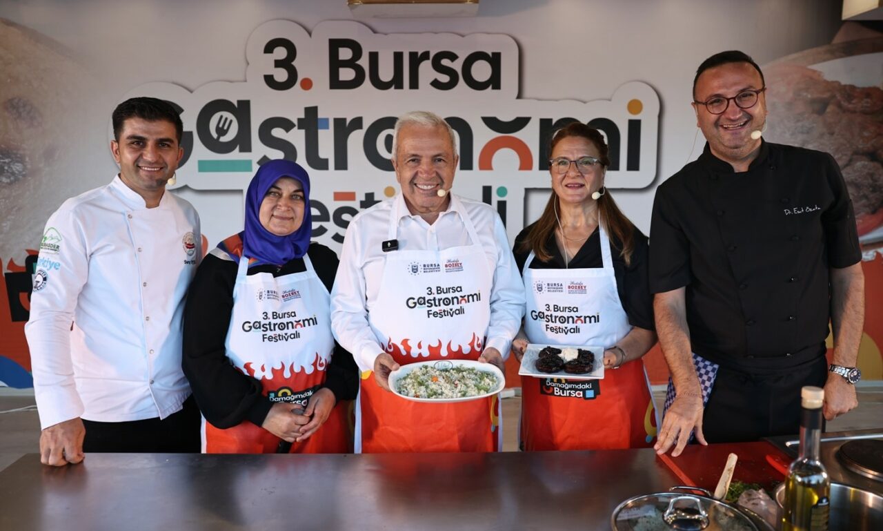 BURSA'NIN FARKLI İLÇELERİNİ GEZİP, YÖRESEL LEZZETLERİ TANITAN ‘GASTRONOMİ TIRI’NIN BU
