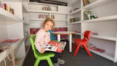 OSMANGAZİ BELEDİYESİ’NİN KÜTÜPHANEYE ULAŞMAKTA ZORLUK YAŞAYAN MERKEZE UZAK MAHALLERDEKİ ÇOCUKLARI