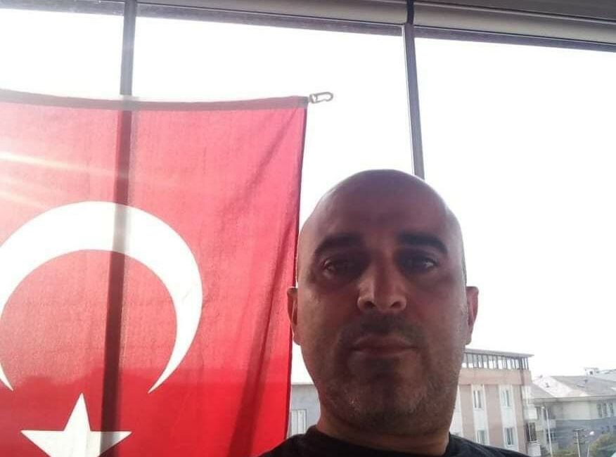 Halı saha maçında kalp krizi geçiren Belediye Başkan Yardımcısı hayatını kaybetti BURSA'NIN KARACABEY İLÇESİNDE BELEDİYE BAŞKAN YARDIMCISI OLARAK GÖREV YAPAN TURAN