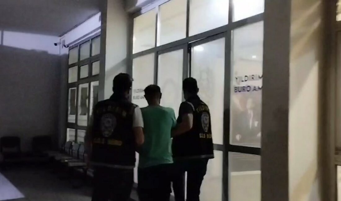 Hırsızlıktan 31 yılla aranan şahıs, evine kıyafet değiştirmeye gelince yakalandı BURSA'DA 1 AYDIR KAÇAN SUÇ MAKİNASI, KIYAFETİNİ DEĞİŞTİRMEK İÇİN GELDİĞİ