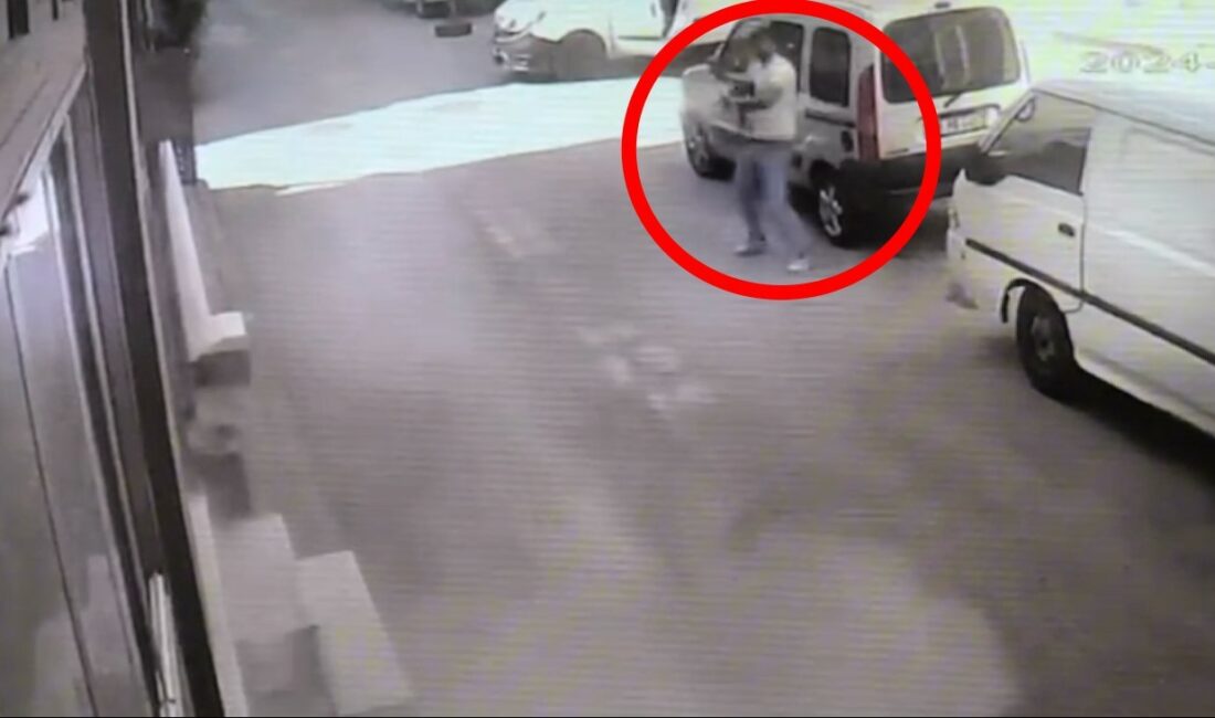 Bursa’da husumetlisine ateş eden şüpheli, bebeği vurdu Bursa'nın Yıldırım ilçesinde, husumetlisine ateş eden şüpheli, balkonda oynayan bebeği