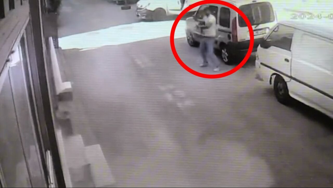 Bursa'nın Yıldırım ilçesinde, husumetlisine ateş eden şüpheli, balkonda oynayan bebeği