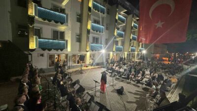 İNEGÖL BELEDİYESİ TÜRK MÜZİĞİ KOROSU, OYLAT KAPLICALARINDA AÇIK ALANDA DÜZENLEDİĞİ