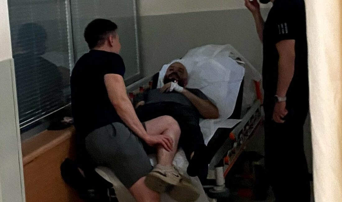 MOBİLYA AKSESUAR İMALATHANESİNDE YANGIN : 3 KİŞİ DUMANDAN ETKİLENDİ