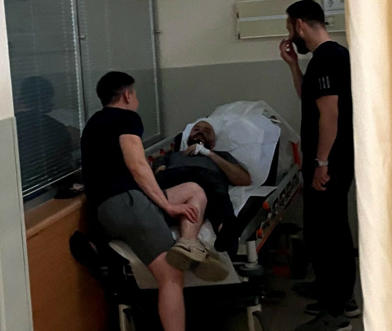 MOBİLYA AKSESUAR İMALATHANESİNDE YANGIN : 3 KİŞİ DUMANDAN ETKİLENDİ